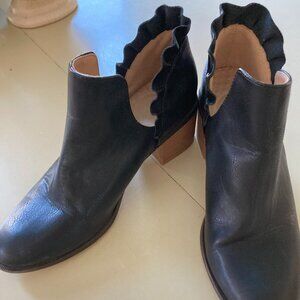Black ruffle ankle boots - size 8